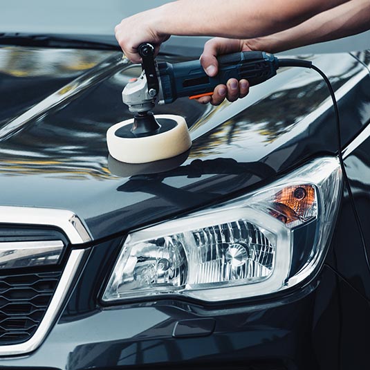 ruční leštění automobilu